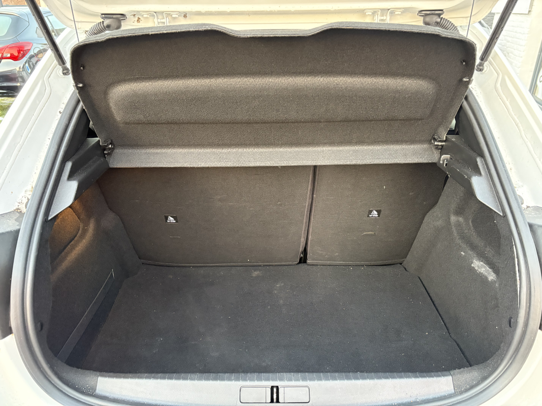 Peugeot 208 — 14
