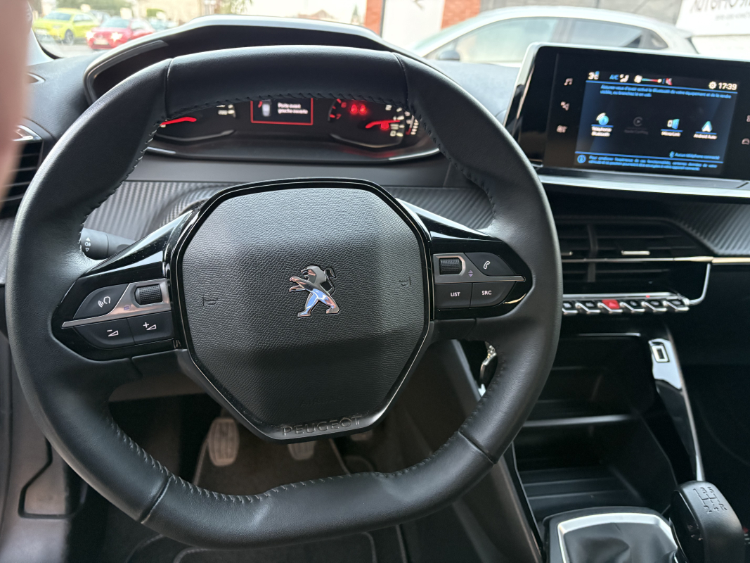 Peugeot 208 — 15