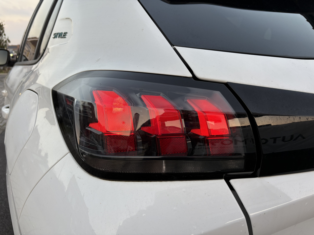 Peugeot 208 — 36