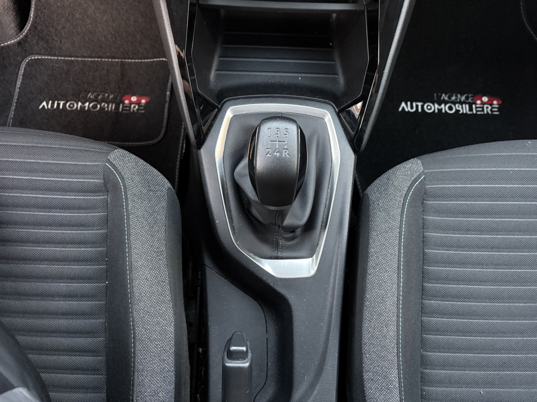 Peugeot 208 — 19