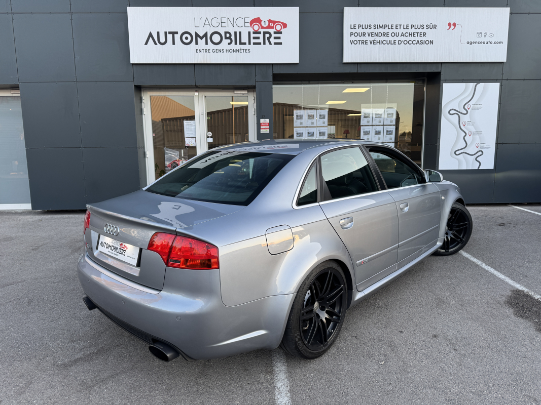 Audi RS4 — 2
