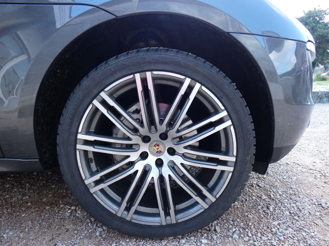 Porsche Macan — 27