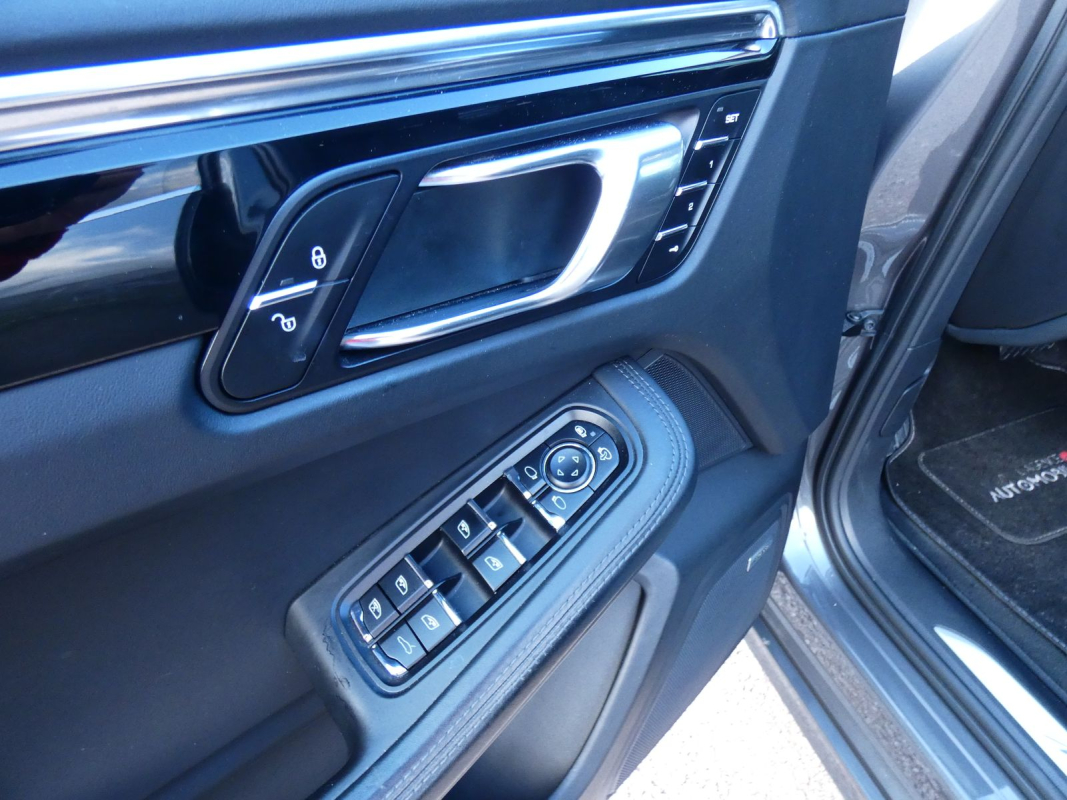 Porsche Macan — 21