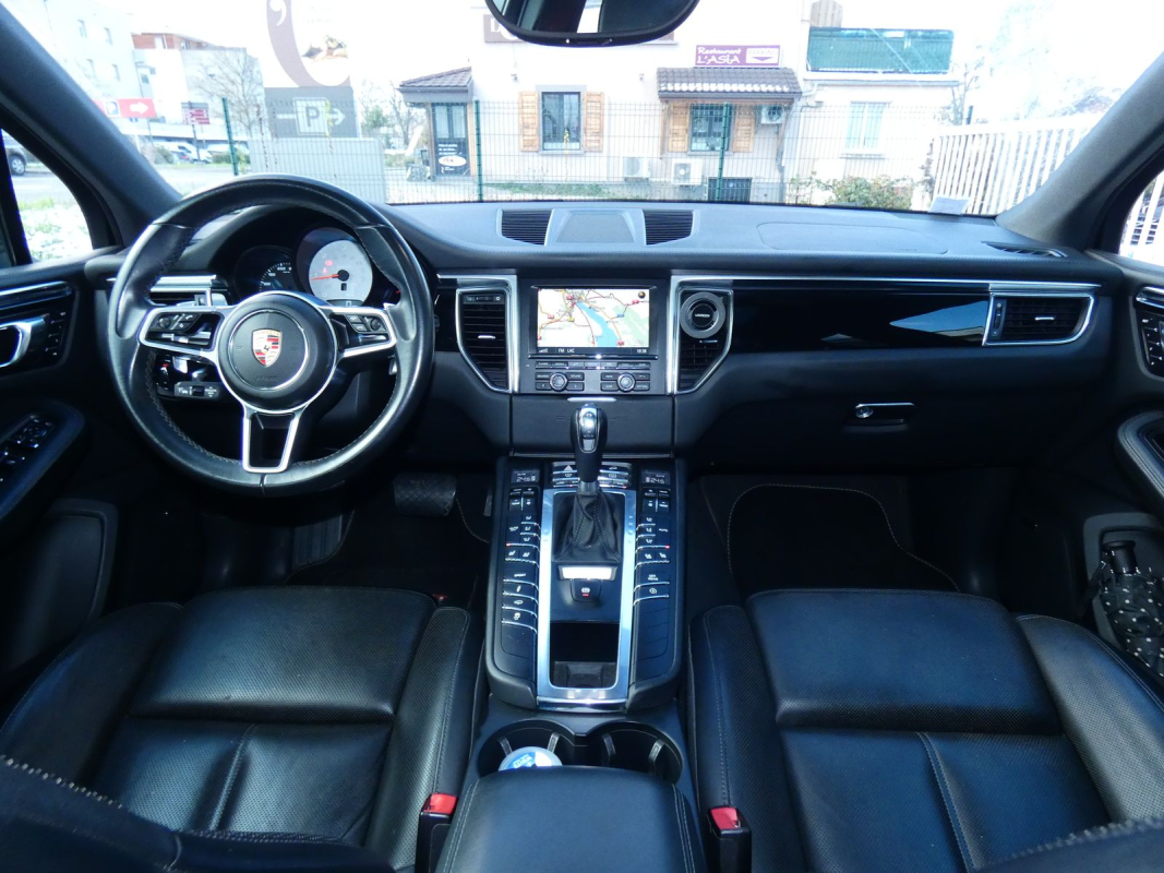 Porsche Macan — 13