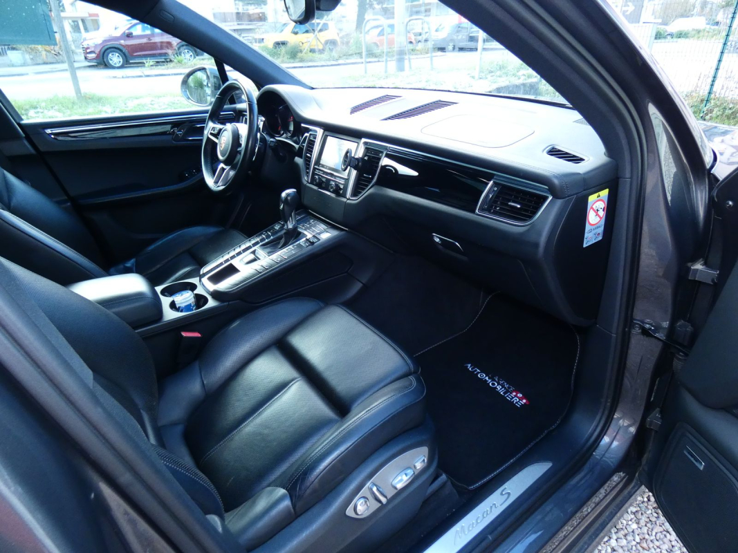 Porsche Macan — 20