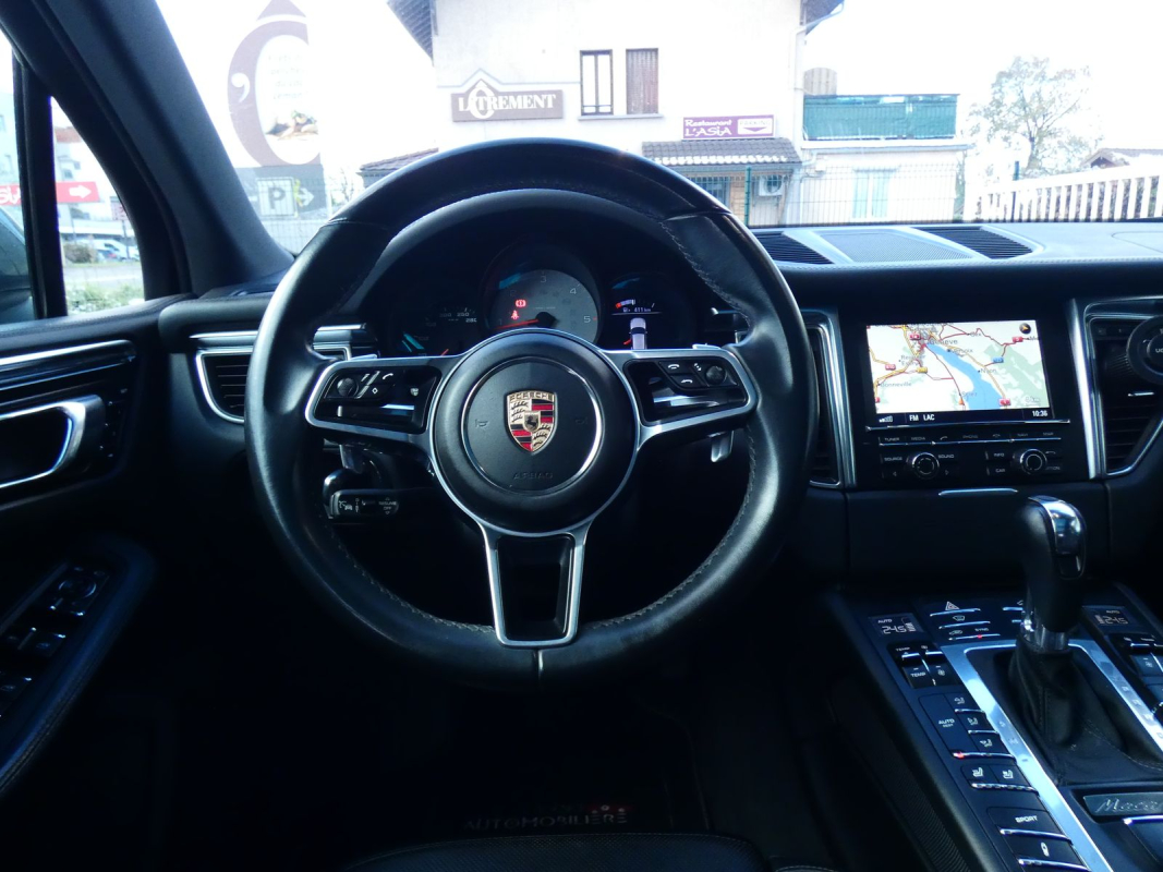 Porsche Macan — 14