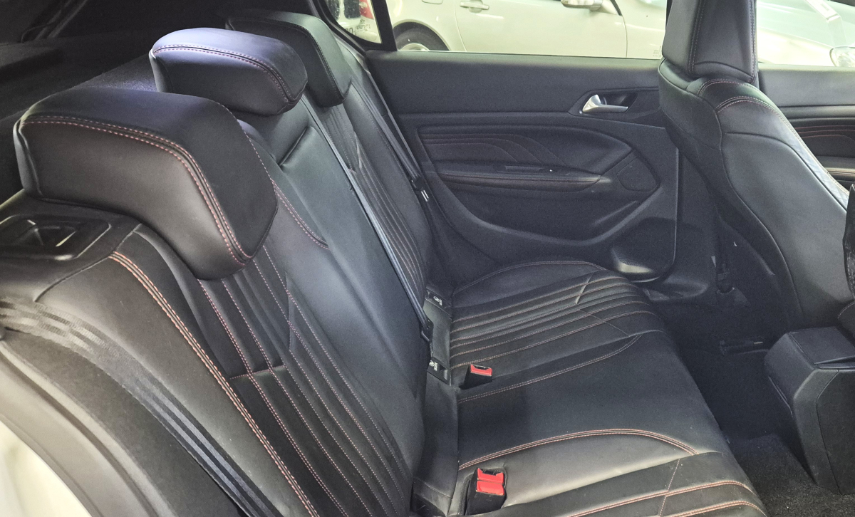 Peugeot 308 — 11