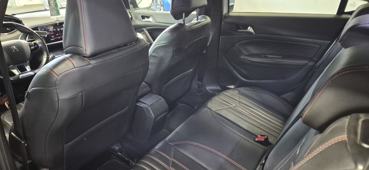 Peugeot 308 — 10