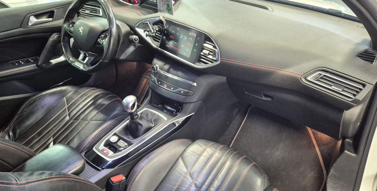 Peugeot 308 — 9