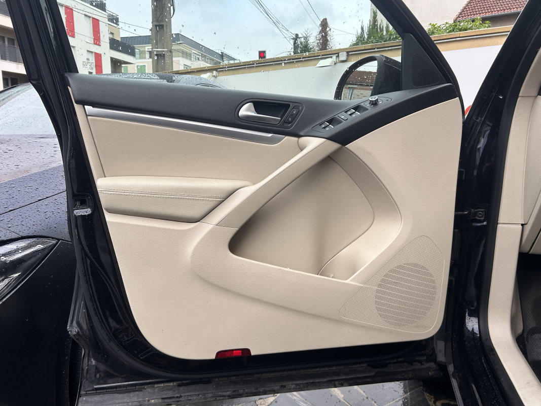 Volkswagen Tiguan — 16