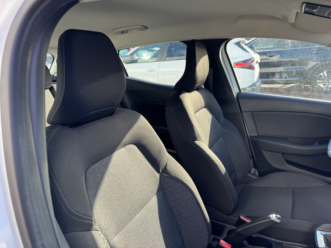 Renault Clio — 12