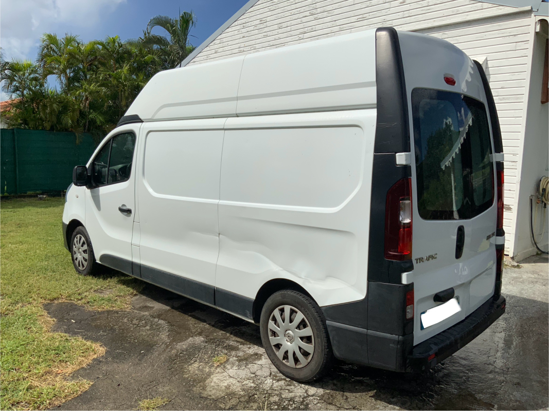 Renault Trafic — 12