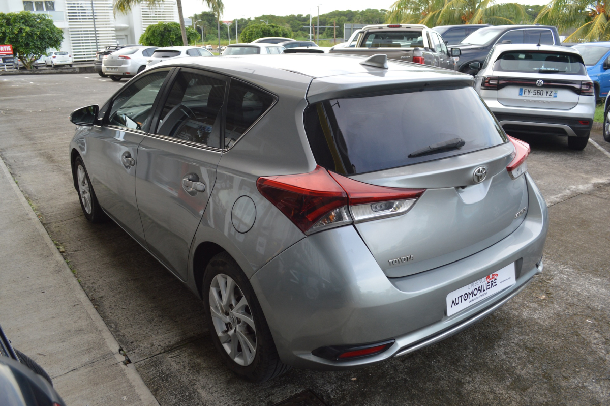 Toyota Auris — 5