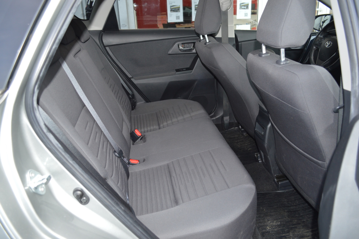 Toyota Auris — 11