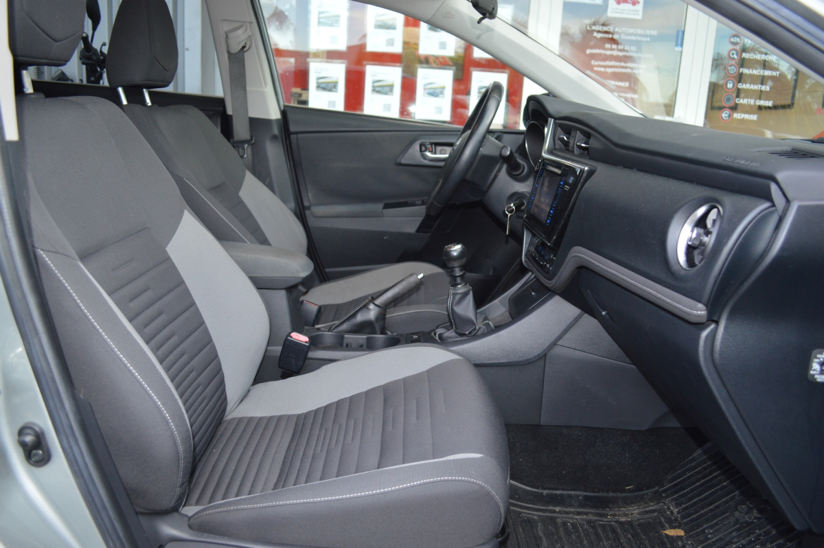 Toyota Auris — 10