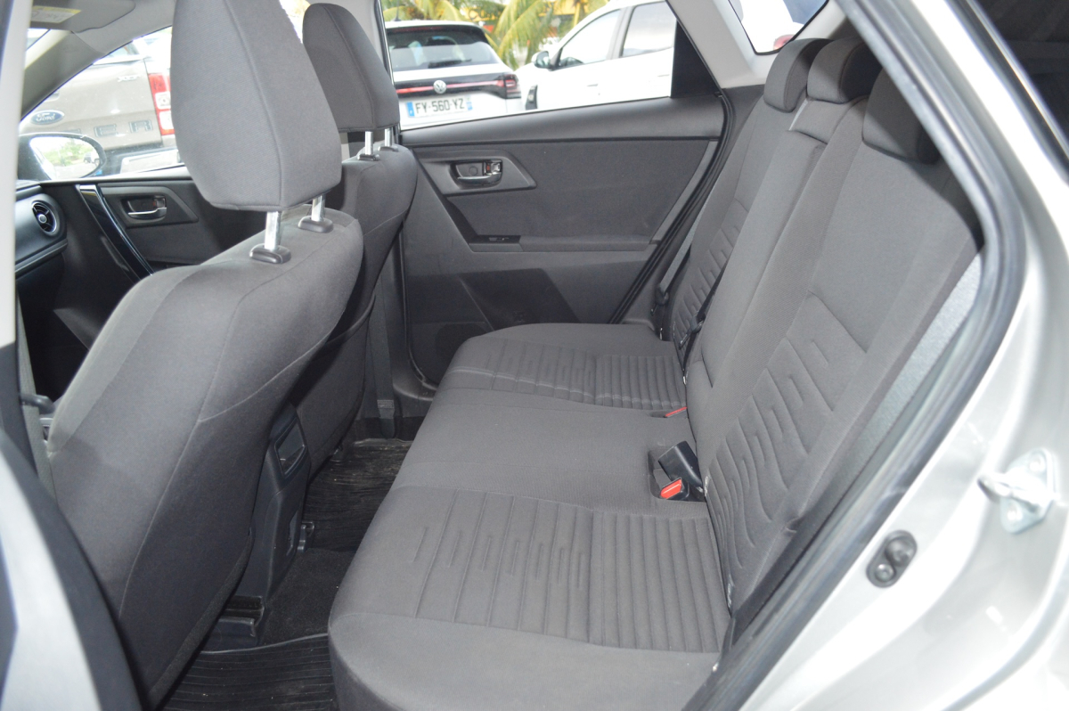 Toyota Auris — 12