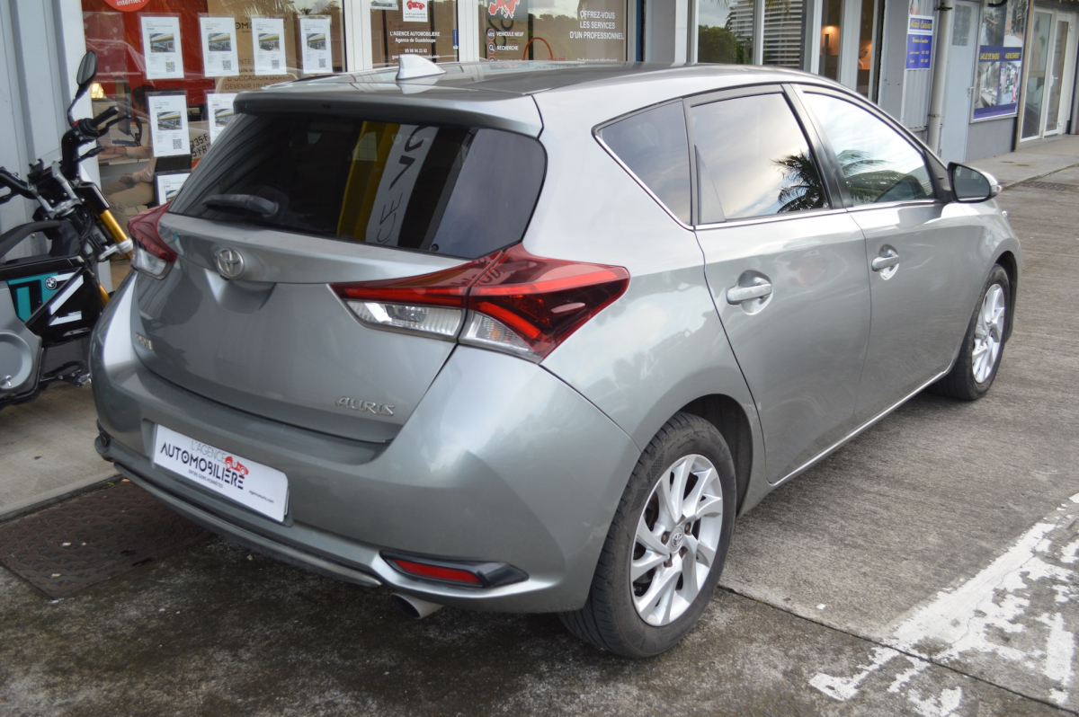 Toyota Auris — 7