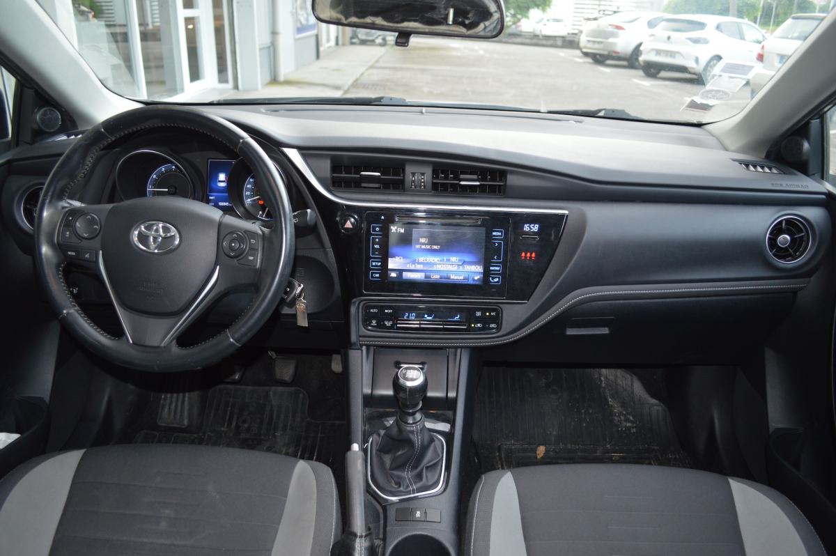 Toyota Auris — 9