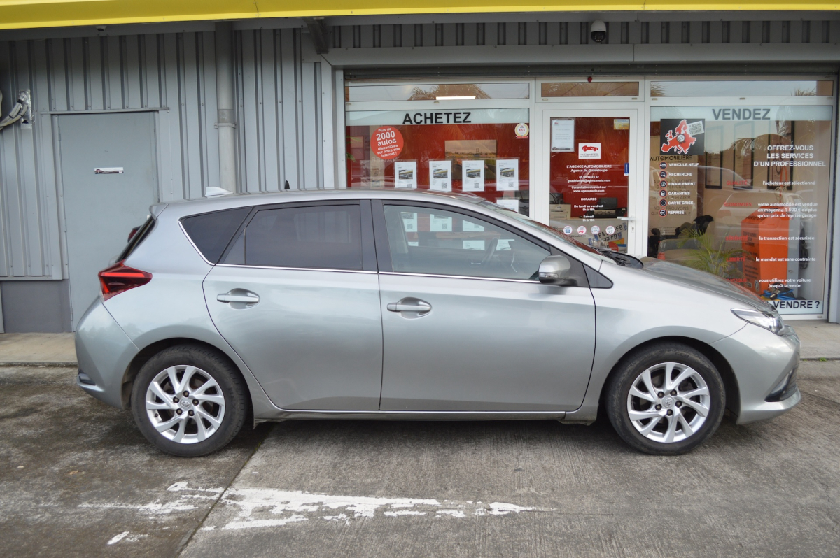 Toyota Auris — 8