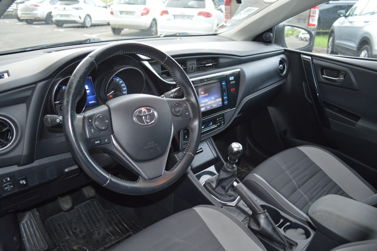 Toyota Auris — 14