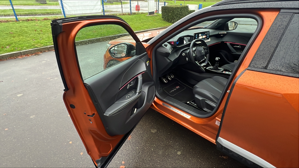 Peugeot 2008 — 14