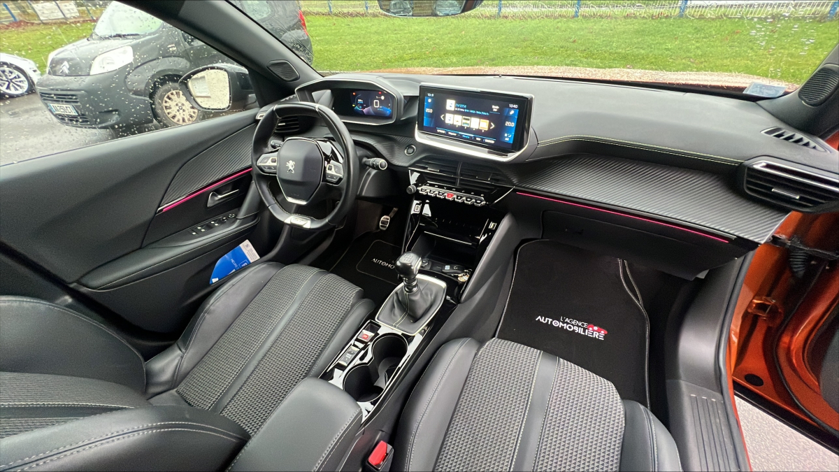 Peugeot 2008 — 18