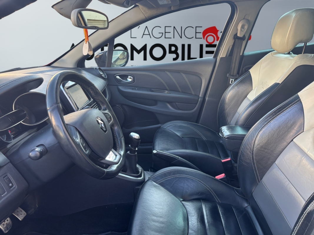 Renault Clio — 12