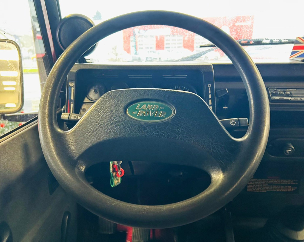 Land Rover Defender — 18