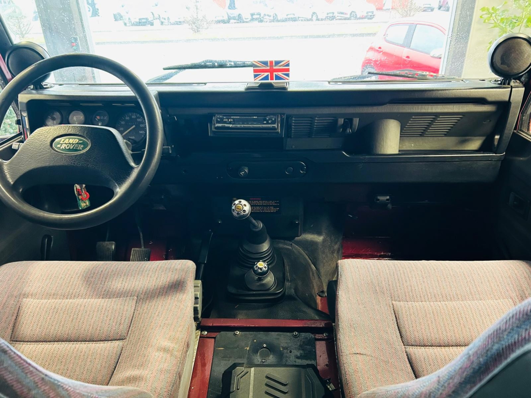 Land Rover Defender — 17