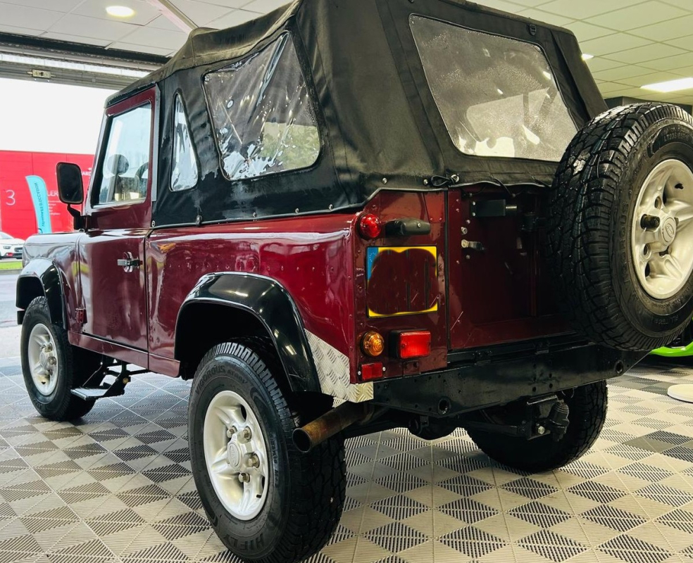 Land Rover Defender — 12