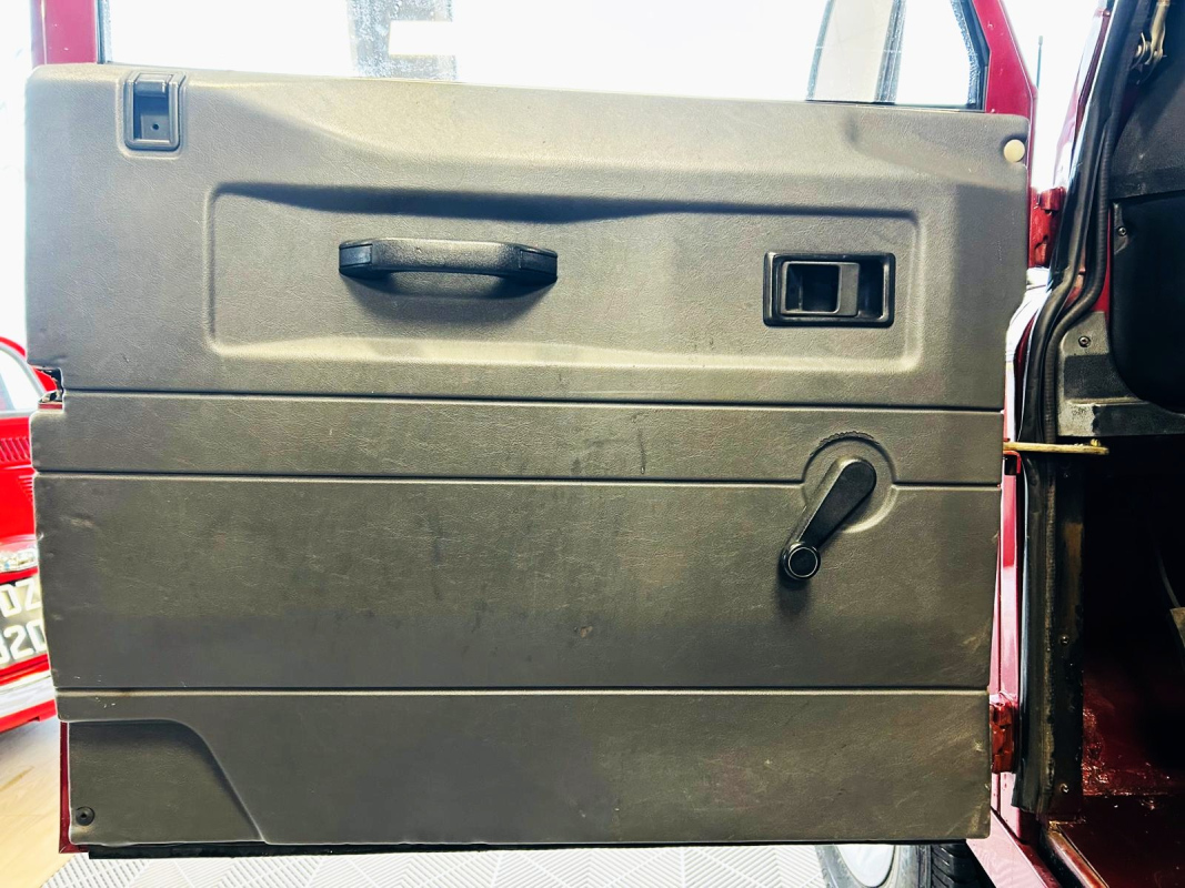 Land Rover Defender — 14