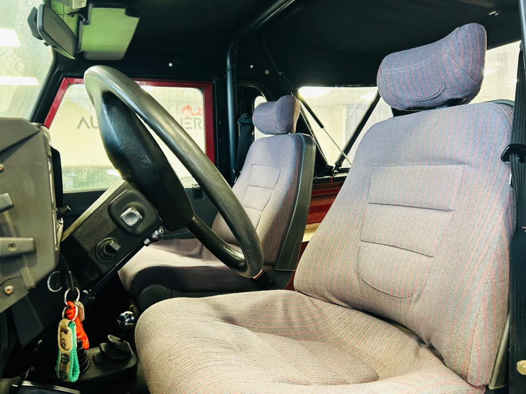 Land Rover Defender — 16