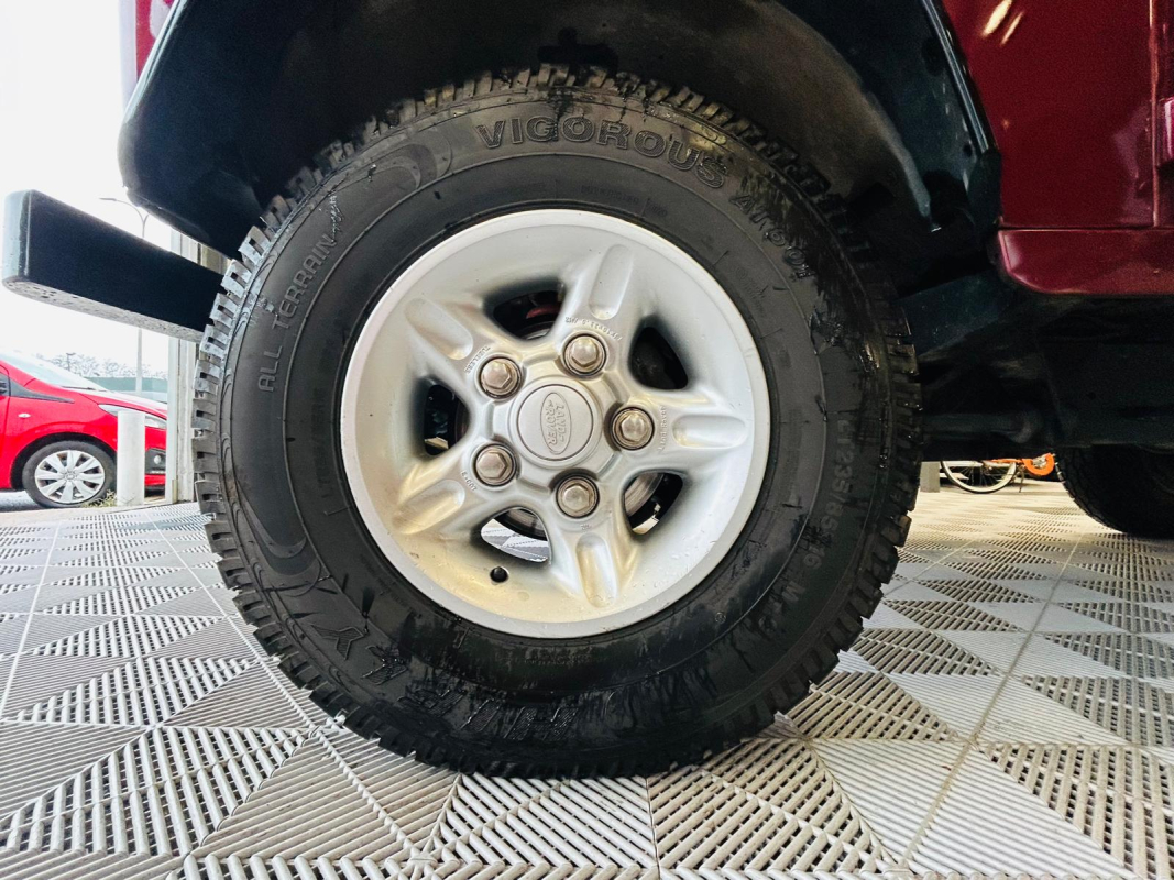 Land Rover Defender — 24
