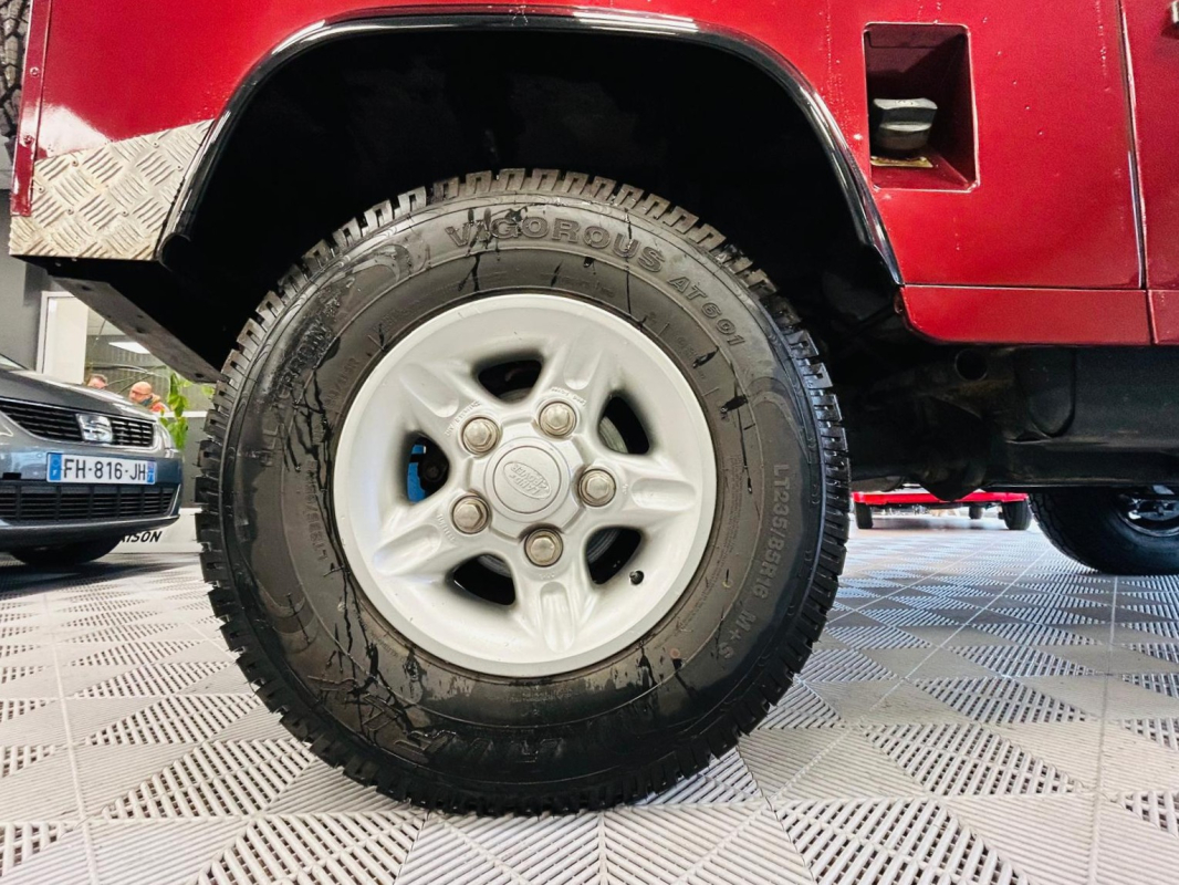 Land Rover Defender — 21