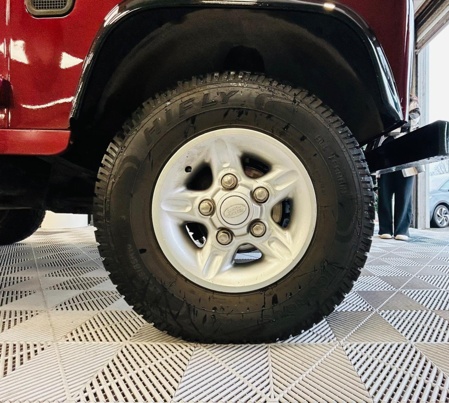 Land Rover Defender — 23