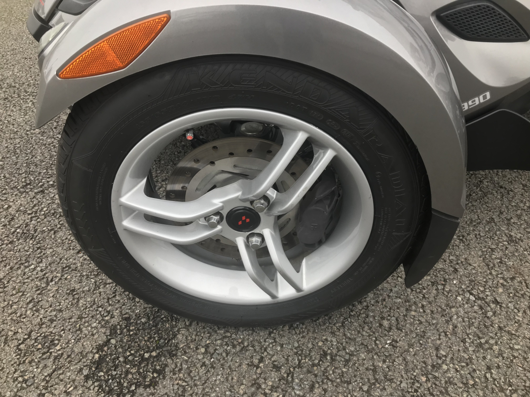 Can-Am Spyder — 17