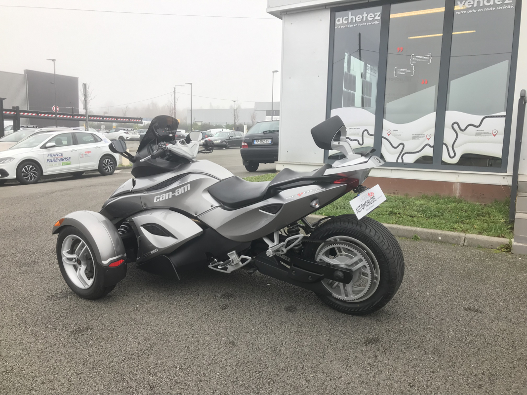 Can-Am Spyder — 2
