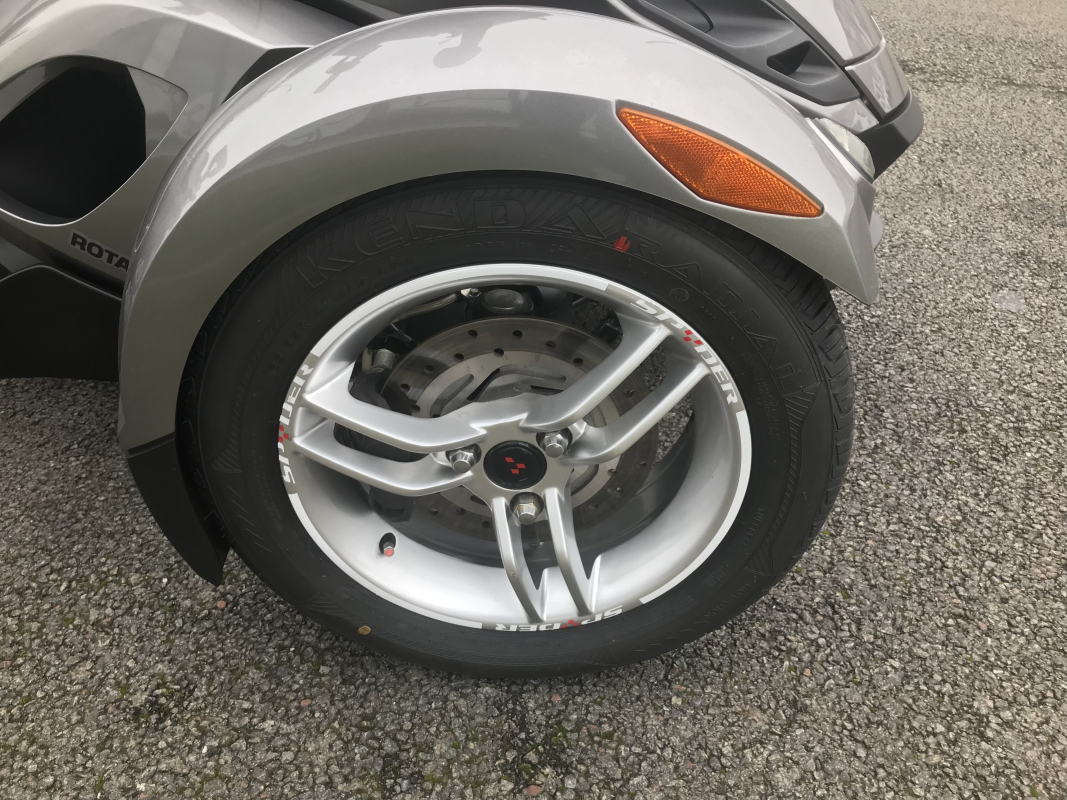 Can-Am Spyder — 18