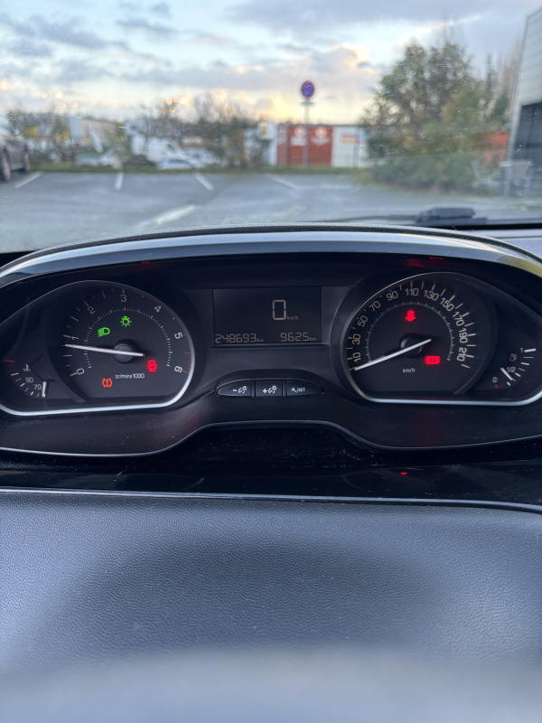 Peugeot 208 — 15