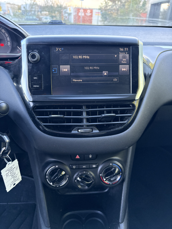 Peugeot 208 — 16