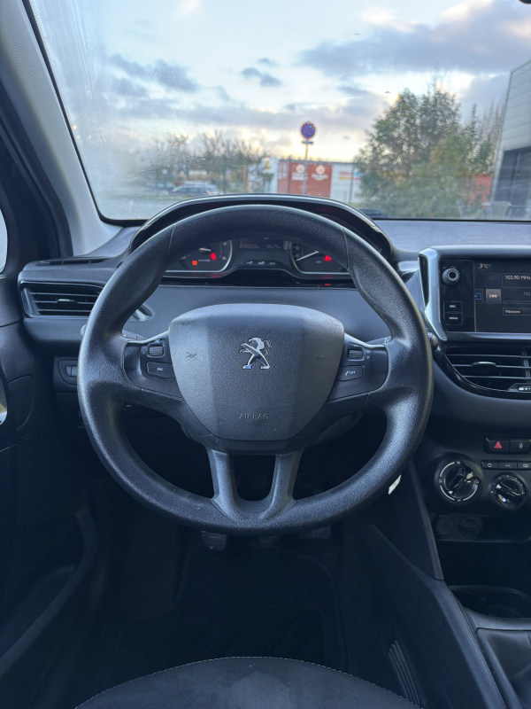 Peugeot 208 — 14