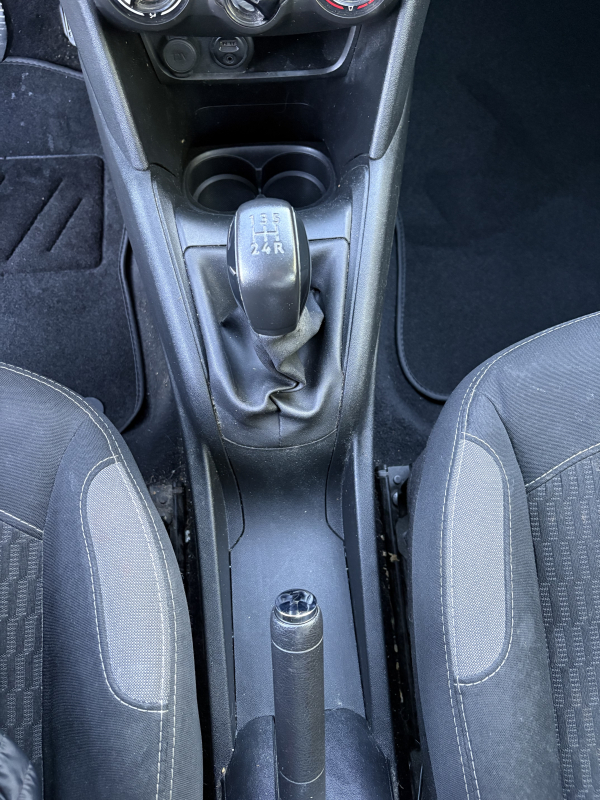 Peugeot 208 — 17