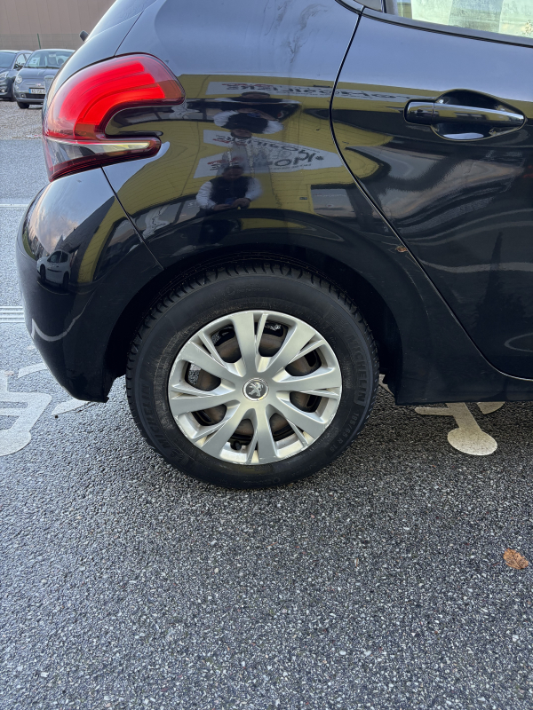 Peugeot 208 — 19