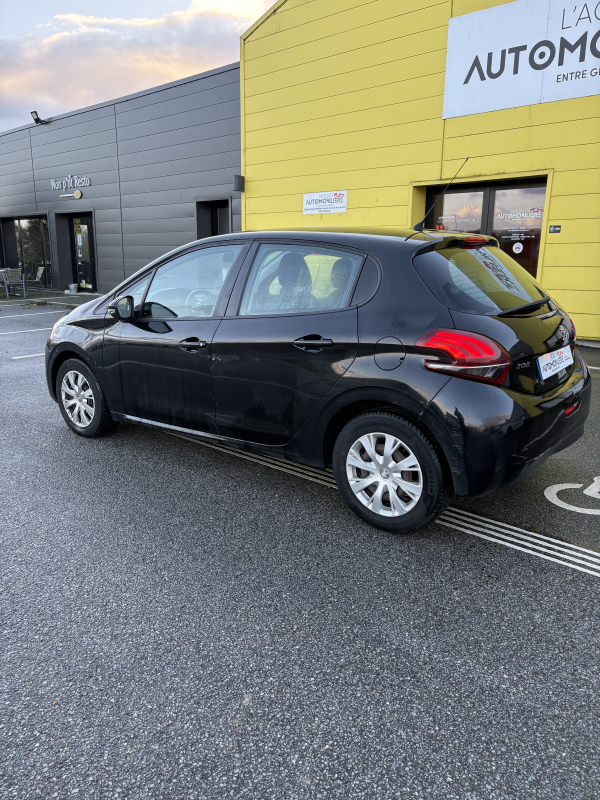 Peugeot 208 — 8