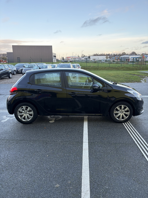 Peugeot 208 — 5