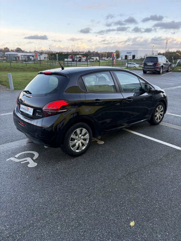 Peugeot 208 — 6