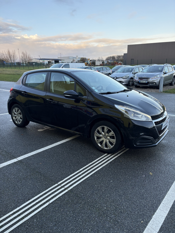 Peugeot 208 — 4