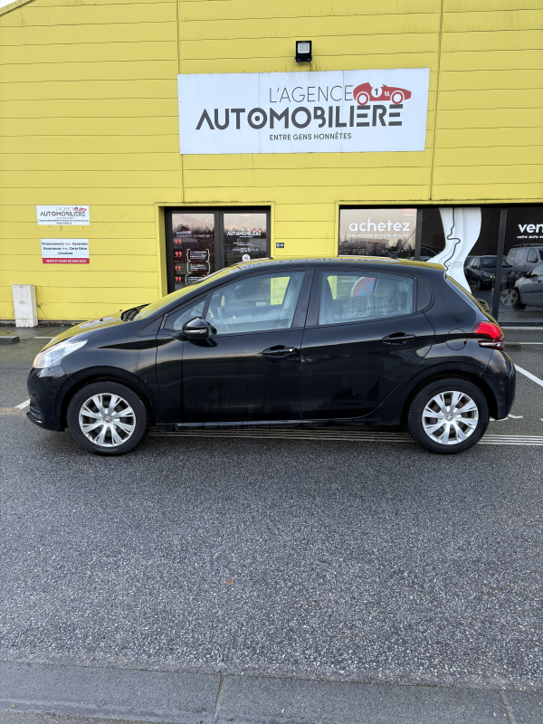 Peugeot 208 — 9