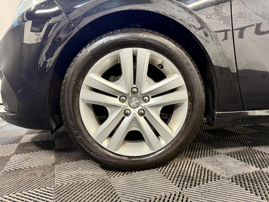 Peugeot 208 — 9