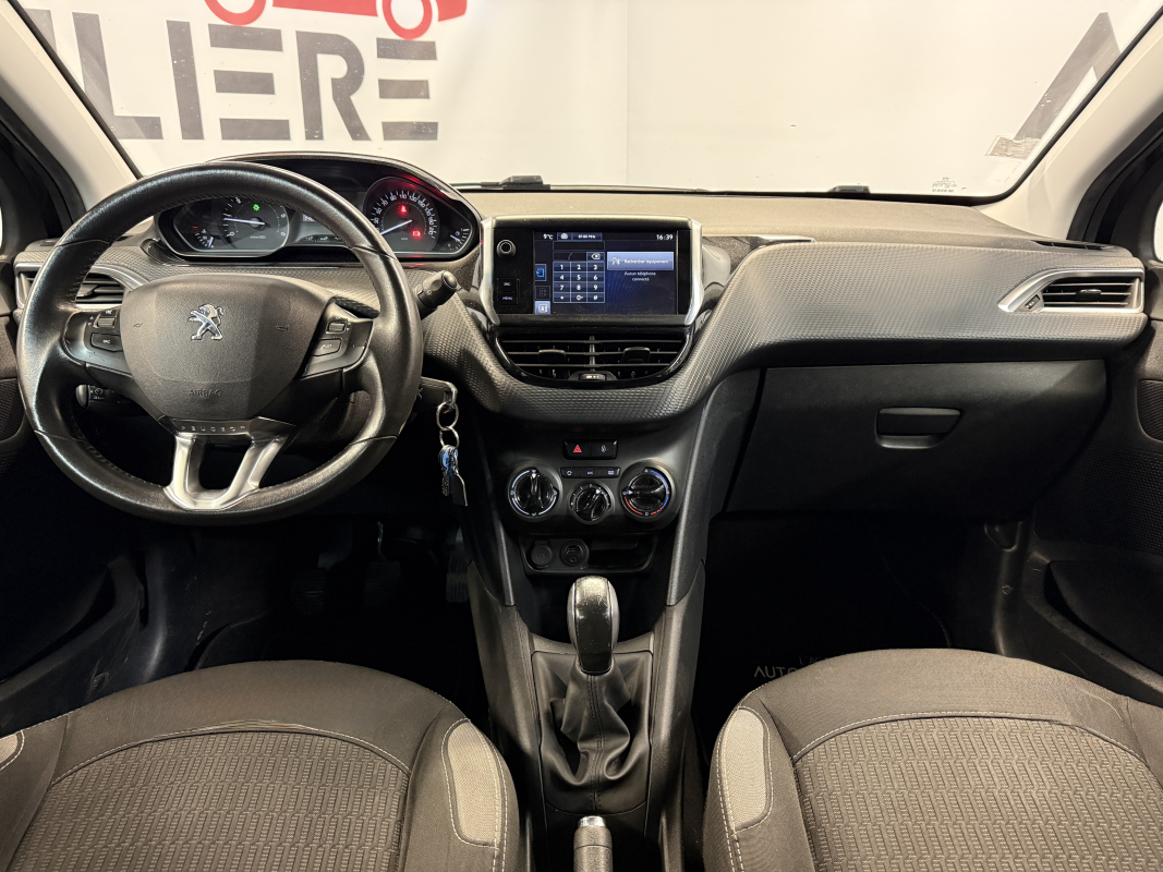 Peugeot 208 — 10